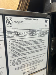 Henny Penny PFG600 4-Head Natural Gas Pressure Fryer with Computron 8000 Controls - 80,000 BTU