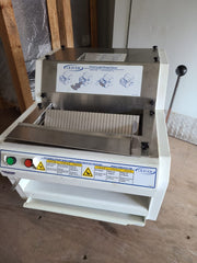 Used Oliver 732-N Front-Load Bread Slicer w/ Bagging Scoop, 115v